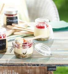 Vasitos de cheesecakes con crumble de almendras