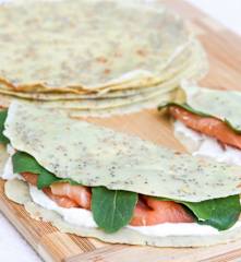 Crepe integral de salmão defumado e rúcula