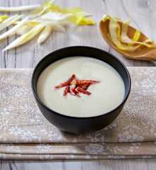 Vellutata di indivia belga e speck