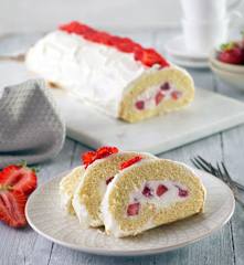 Biskuitroulade mit Erdbeer-Topfen-Fülle
