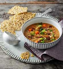 Graupeneintopf mit Parmesan-Crackern