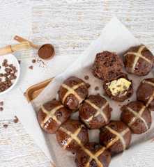 Chocolate hot cross buns
