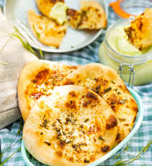 Tartinade de fèves au yaourt, pizza blanche à la menthe