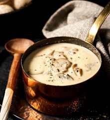 Sauce à la crème aux champignons