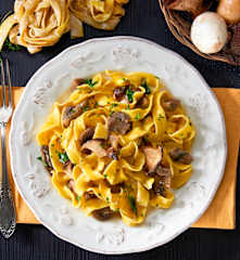 Tagliatelle di kamut ai funghi (vegan)