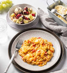 Menu: Arroz de pimentos com gambas e Salada de fruta em papelote