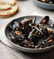 Mussels with Garlic Sauce