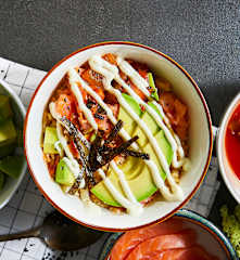 Bowl riso, salmone e avocado