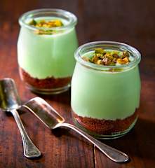 Mousse al pistacchio con crumble al cacao