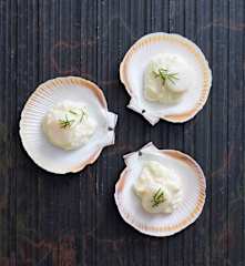 Steamed scallops with cauliflower and truffle purée