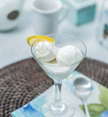 Helado de queso de cabra, yogur y miel