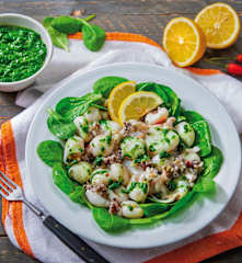 Insalata di seppioline con salsa di spinaci