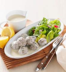 Hackbällchen mit Zitronensauce