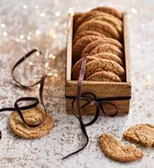 Bolachas de canela recheadas com leite condensado