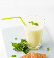 Batido de ananás e hortelã