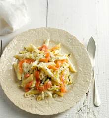 Massa cremosa de salmão e alho-francês