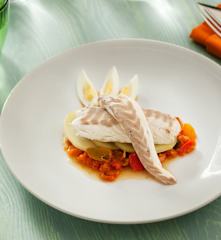 Menú completo: pisto y lubina con patatas y huevos