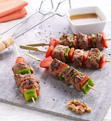 Brochettes de boeuf mariné au pesto, miel et bière