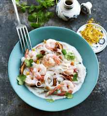 Curry de crevettes, légumes et nouilles