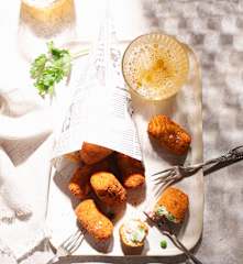 Croquetas de beicon y guisantes