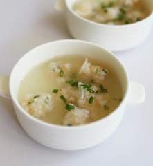 白萝卜丝虾丸汤