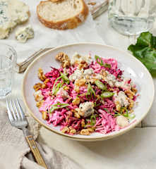 Weißkohlsalat mit Walnuss-Gorgonzola-Topping