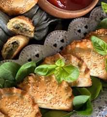 Empanadillas de calabaza, espinacas y cebolla caramelizada