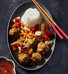 Asia-Hackbällchen mit Reis