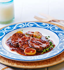 Filete de res en salsa de pasilla y vino tinto