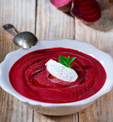 Crema fredda di barbabietole e yogurt