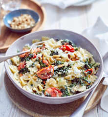 Farfalle mit Spinat und Cherry-Tomaten