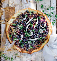 Pissaladière aux oignons rouges