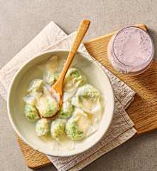 早餐（荠菜虾仁鲜肉小馄饨、蓝莓奶昔）