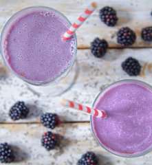 Frappè alle more e semi di chia (vegan)