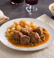 Espaldilla guisada al vino tinto