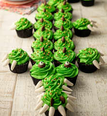 Crocodile Cupcake Cake