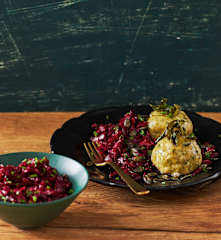Käseknödel mit Rotkohl-Rote-Bete-Salat