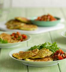 Chiftele mediteraneene din dovlecel cu salsa