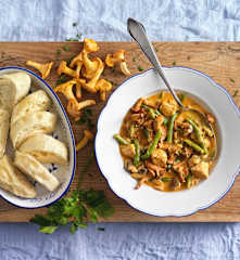 Hendlgulasch mit Pilzen und böhmischen Knödeln