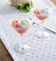 Copa de paraguayas y helado de yogur