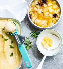 Glace à la verveine et poires aux épices
