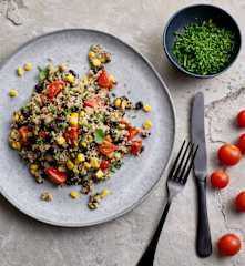 Salada de quinoa com feijão-preto