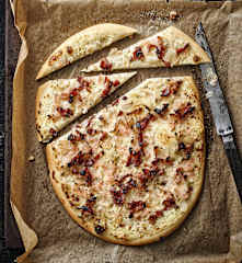 Flammkuchen mit Speck