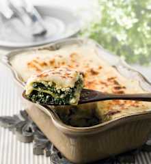 Lasanha de espinafres, requeijão e pesto