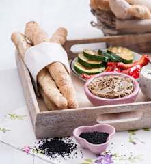 Paluchy drożdżowe z czarnuszką i sezamem