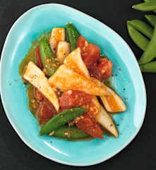 Tintenfisch mit Tomaten und Zuckerschoten