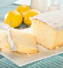 Cake de limón con glaseado blanco