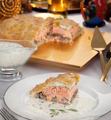 Russische Blätterteigpastete mit Lachs (Kulebjak)