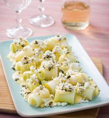 Puerros al vapor con salsa de cúrcuma