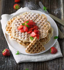 Waffeln mit Erdbeerragout (vegan)